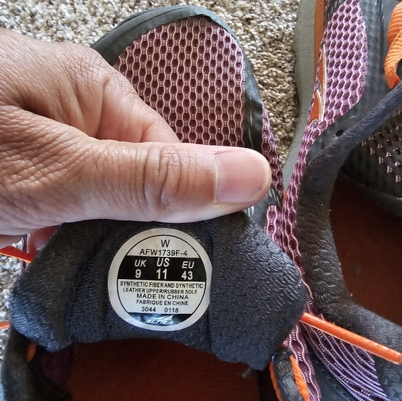 Altra Paradigm 3 women's size 11 used - Picture 4 of 5